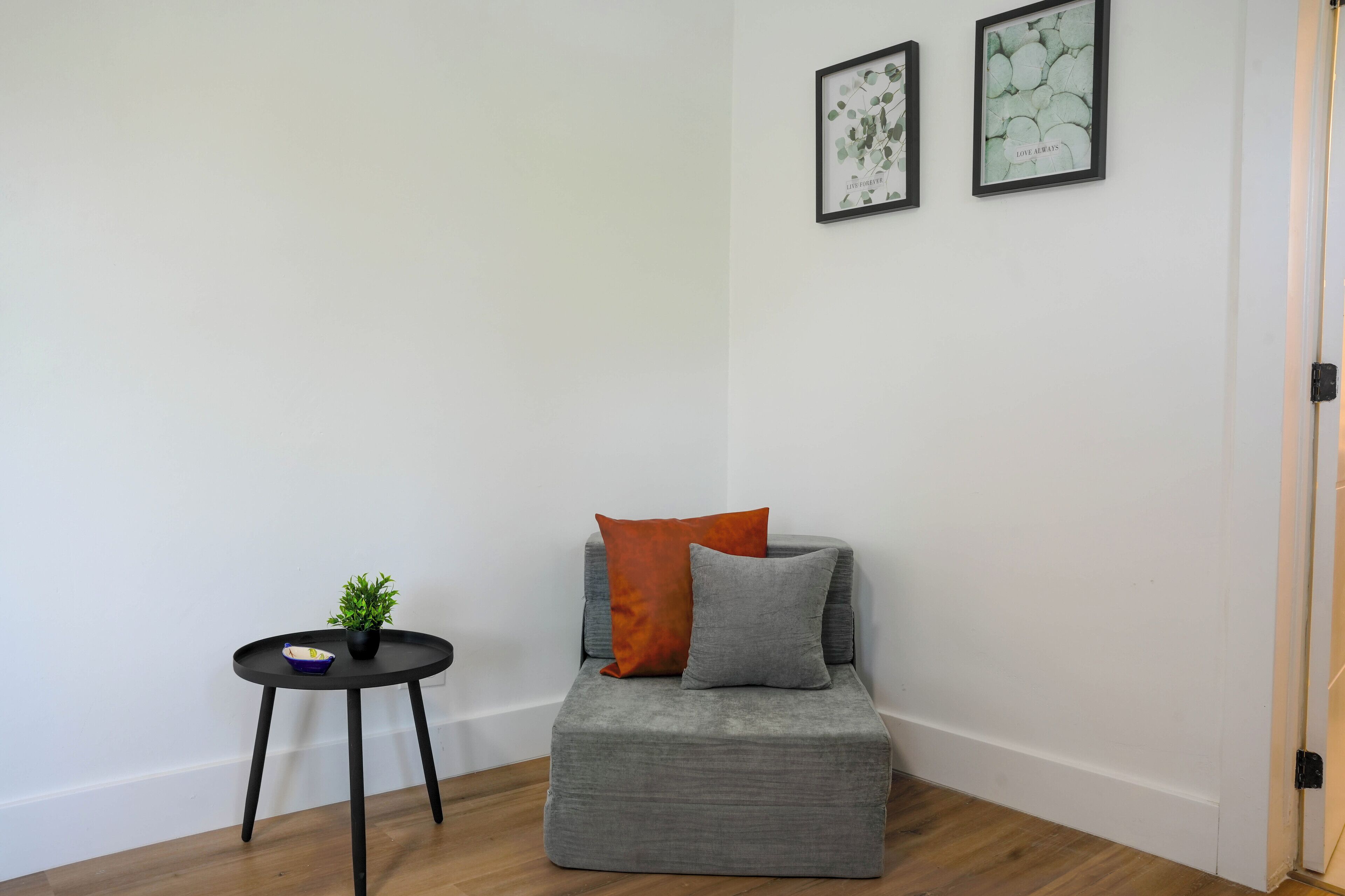 Family Suite | Iron/ironing board, free WiFi