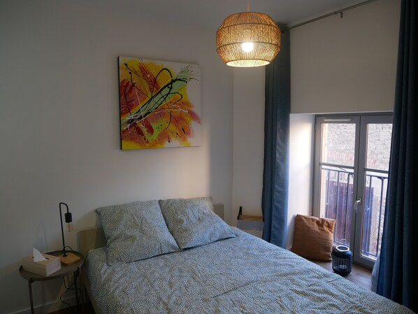 1 habitación, tabla de planchar con plancha, wifi gratis y ropa de cama 