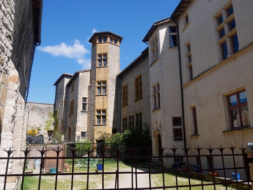 Studio cosy en plein coeur du village de Chazay