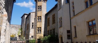 Cosy studio in the heart of the village of Chazay