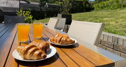 Pembury – Spacious and Contemporary 4 Bedroom Holiday Retreat