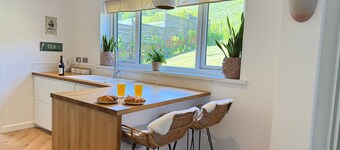 Pembury – Spacious and Contemporary 4 Bedroom Holiday Retreat