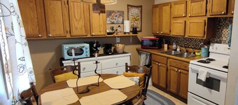 Button's Apartment-Cozy vintage-style 2-bedroom place in historic Batesville