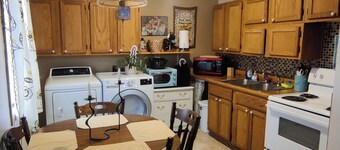 Button's Apartment-Cozy vintage-style 2-bedroom place in historic Batesville