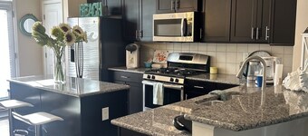 Charming 2BD/2.5BA Retreat in the Heart of Huntersville – Walk to Downtown!