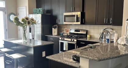 Charming 2BD/2.5BA Retreat in the Heart of Huntersville – Walk to Downtown!