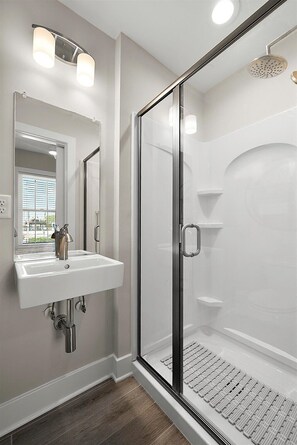 Shower, hair dryer, towels - New Townhome | Pool | Ocean View (Ocean City)