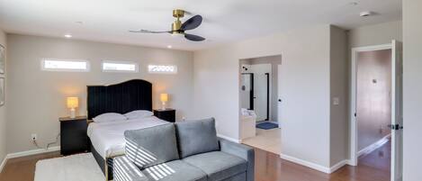 4 bedrooms, iron/ironing board, travel crib, internet