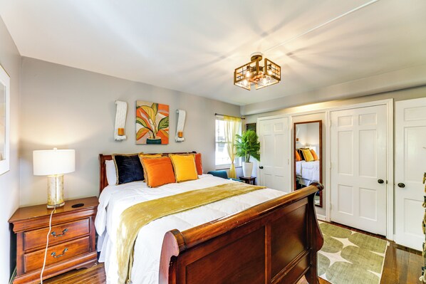 2 bedrooms, desk, iron/ironing board, internet