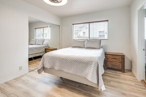 3 chambres, fer et planche à repasser, Wi-Fi, draps fournis
