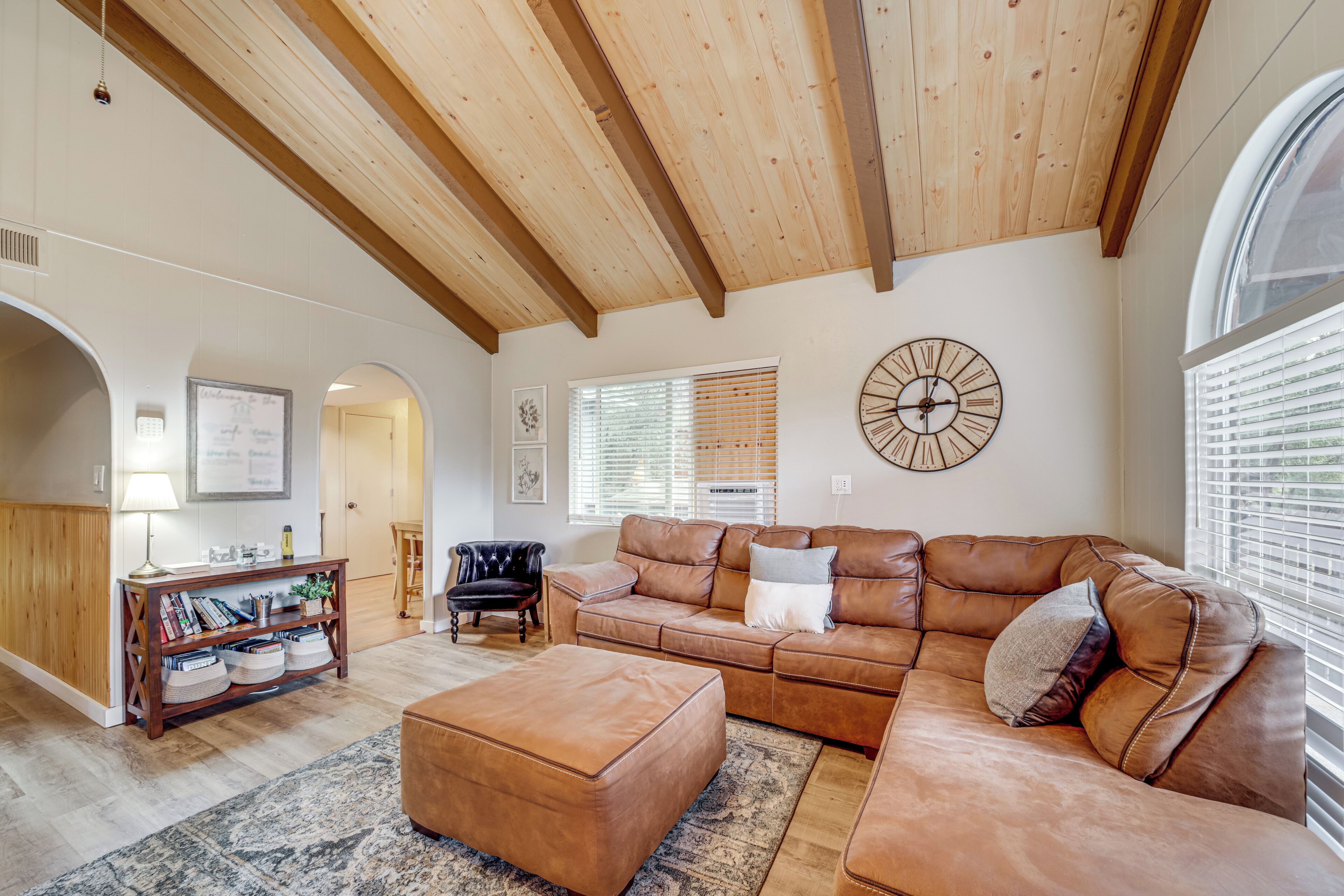 Near Fossil Creek & Trails: Scenic Pine Cabin! - Strawberry, AZ