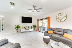 TV, video games, ping pong - Game Room, Hot Tub & Mtn Views: Palm Springs Gem (Palm Springs)