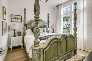 3 bedrooms, iron/ironing board, travel cot, Internet