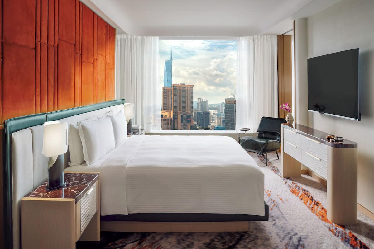 Suite presidencial | Ropa de cama de alta calidad, caja fuerte, escritorio