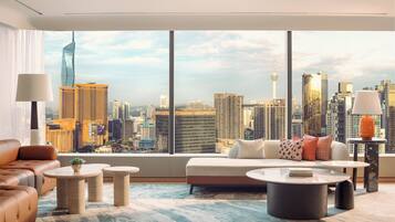 Presidential Suite | Ruang tamu | 50 inci sebuah televisyen pintar dengan satelit