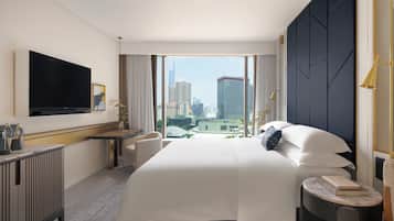 Premium bedding, in-room safe, desk, laptop workspace