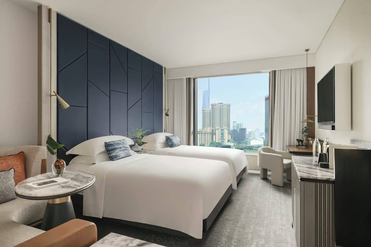 Roupas de cama premium, cofres nos quartos, escrivaninha