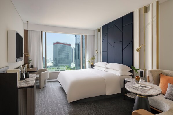 Premium bedding, in-room safe, desk, laptop workspace - Kimpton Naluria Kuala Lumpur by IHG (Kuala Lumpur)