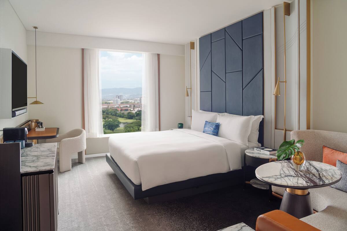 Premium bedding, in-room safe, desk, laptop workspace