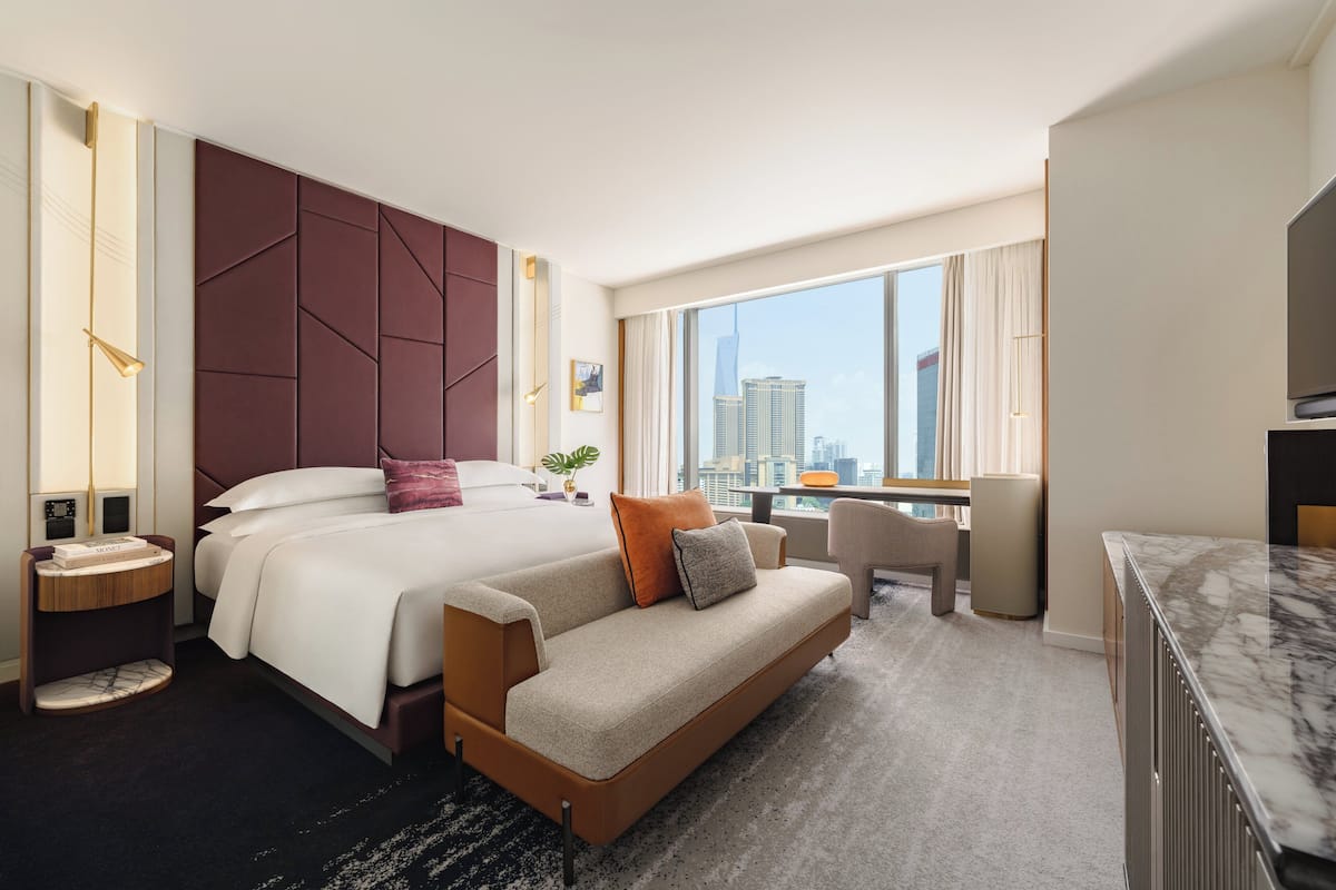 Premium bedding, in-room safe, desk, laptop workspace
