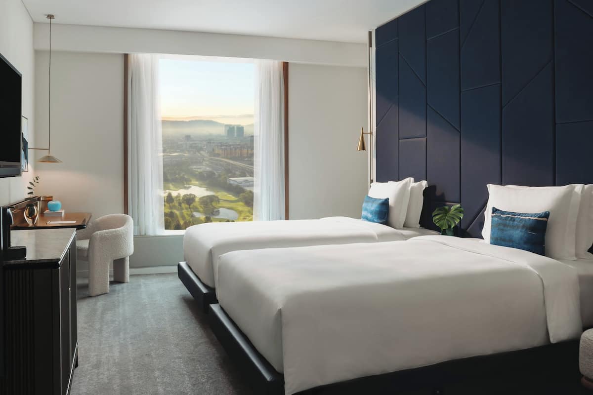 Premium bedding, in-room safe, desk, laptop workspace