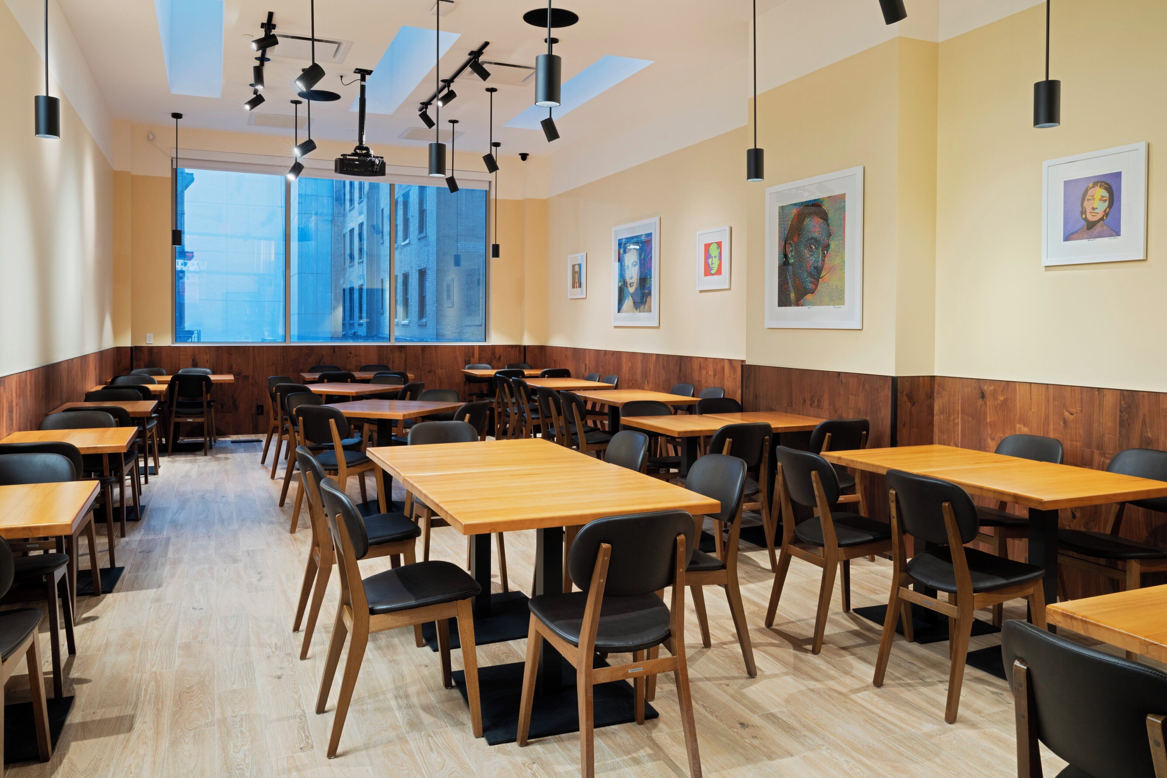 3 restaurants; breakfast, lunch, dinner, and brunch served