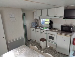 冰箱、微波炉、烤箱、炉灶