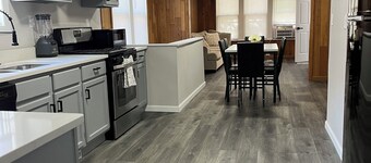 Splendid Stay in Delavan – Spacious Comfort for Your Perfect Getaway!