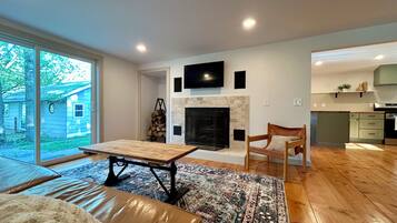 Smart TV, fireplace, table tennis