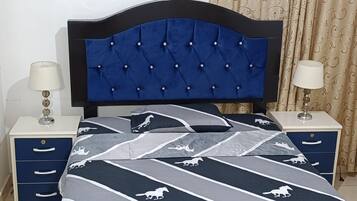 3 habitaciones, tabla de planchar con plancha, wifi y ropa de cama