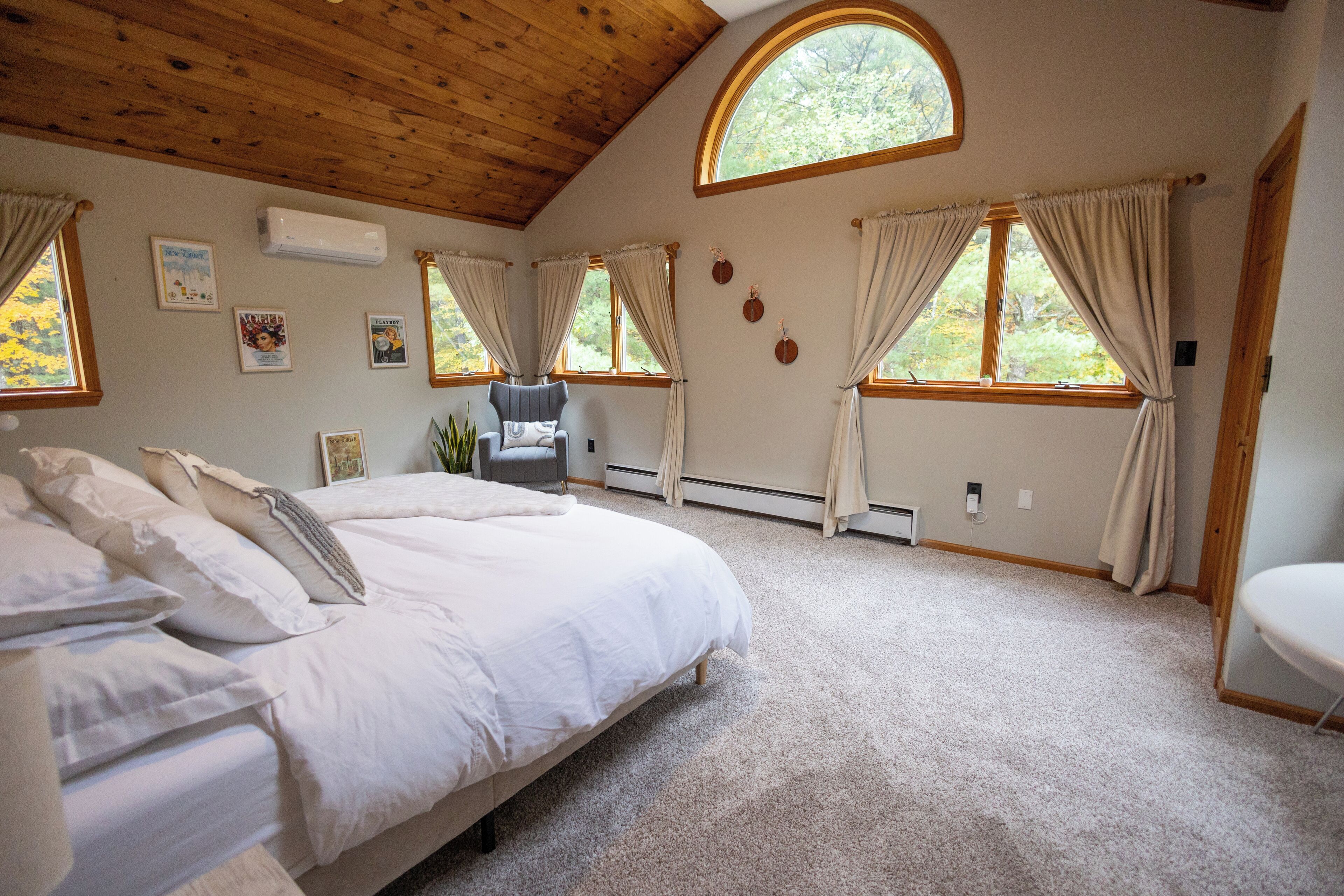 4 bedrooms, in-room safe, desk, iron/ironing board