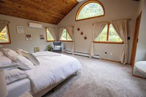 4 chambres, coffre-fort, bureau, fer et planche à repasser