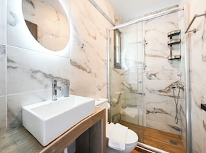 Bathroom - PEARL STUDIO NIKIANA (Nikiana)