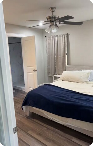3 chambres, fer et planche Ă repasser, draps fournis