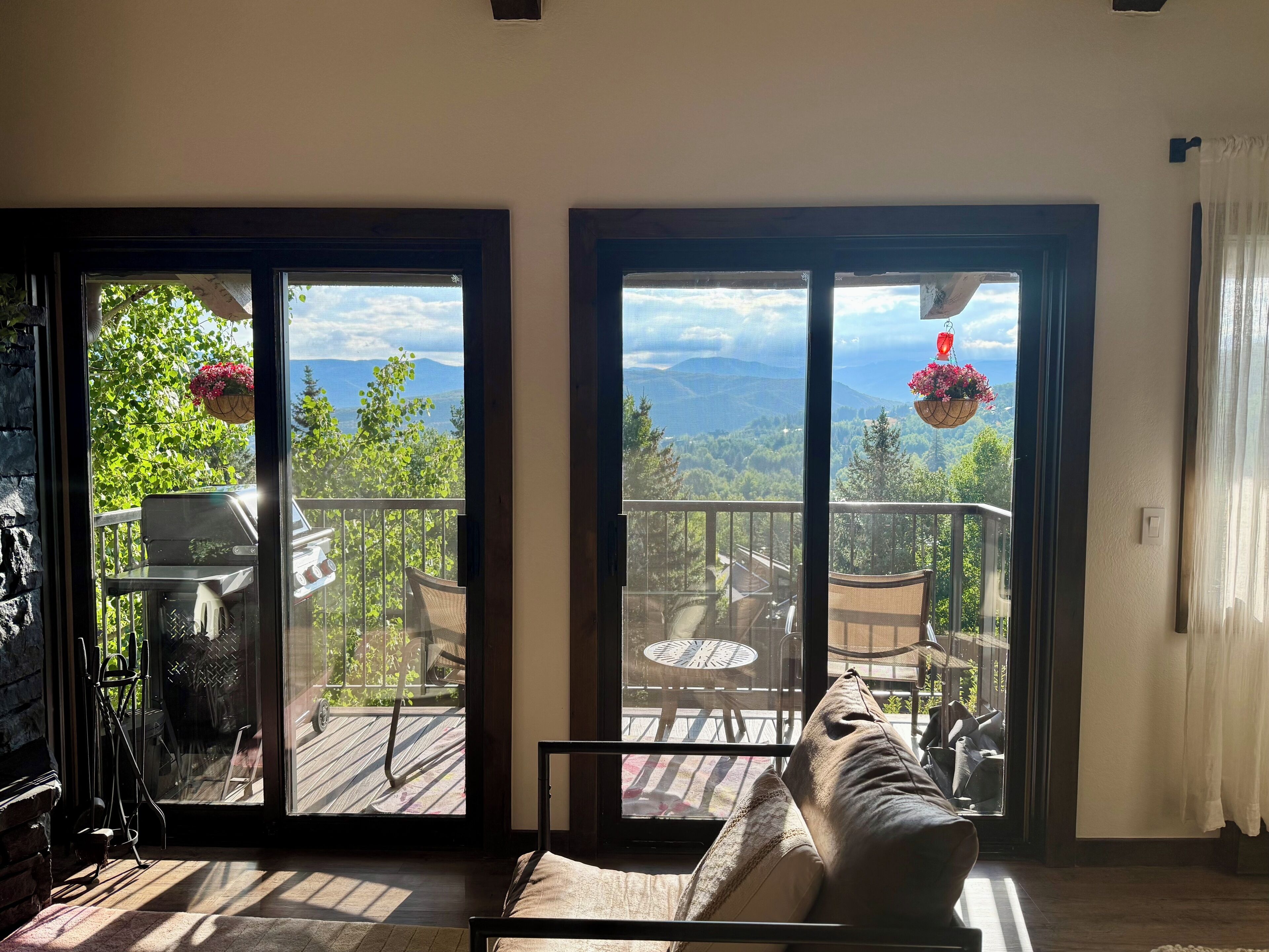 Smart-TV, Kamin, Tischfußball, Stereoanlage