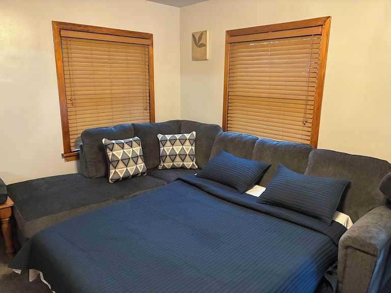 Furry Friends Welcome! Nightly, Weekly & Longterm Stays - Illinois