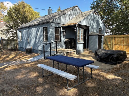 Colleens  2-bedroom house in Rock Falls with AC, WiFi.