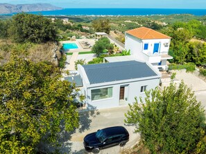 Exterior - Villa in Kournas with private pool and stunning sea views (Kournas)