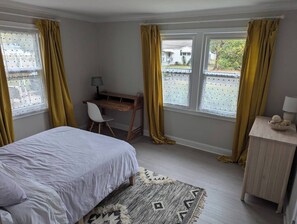 3 slaapkamers, een strijkplank/strijkijzer, gratis wifi, beddengoed