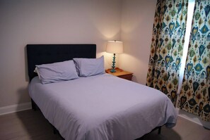 3 chambres, fer et planche à repasser, Wi-Fi, draps fournis