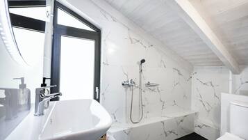 Deluxe Duplex, Sea View | Bathroom