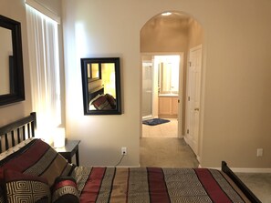 4 slaapkamers, een strijkplank/strijkijzer, wifi, beddengoed