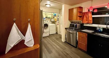 Renton Gem: 2BR Near Airport, Landing, Southcenter, Bellevue, Seattle