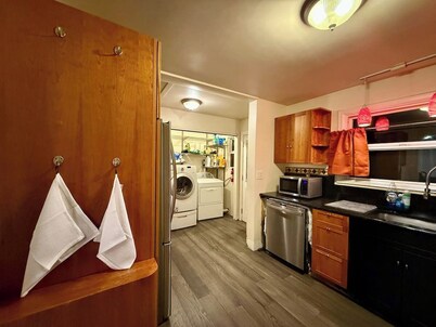 Renton Gem: 2BR Near Airport, Landing, Southcenter, Bellevue, Seattle