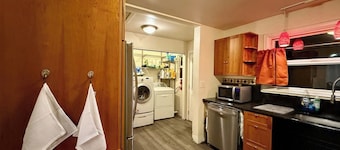 Renton Gem: 2BR Near Airport, Landing, Southcenter, Bellevue, Seattle