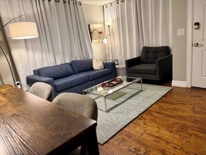 Smart TV, fireplace - Renton Gem: 2BR Near Airport, Landing, Southcenter, Bellevue, Seattle (Renton)