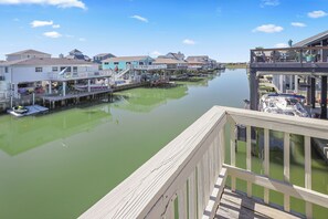 Property grounds - Lighthouse: Canal-front house, fishing right off deck (Galveston)