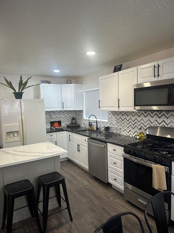 KylskÄp, mikrovÄgsugn, ugn och spishÀll