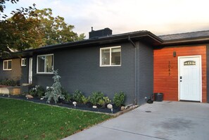 Exterior detail - Valentine Retreat, 3 BD, 2 BATH (Orem)