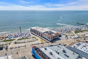 Beach - BEACH BLOCK! Walk to beach, boardwalk, and shopping! sleeps 6 (Ocean City)